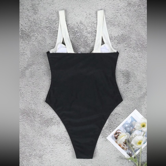 Black Color Block Monokini One Piece Bathing Swimsuit - Picture 4 of 6